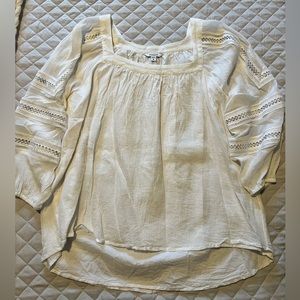 White quarter sleeve lightweight top